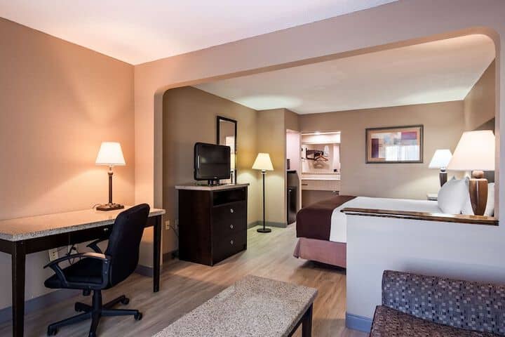 Room 9 of 21