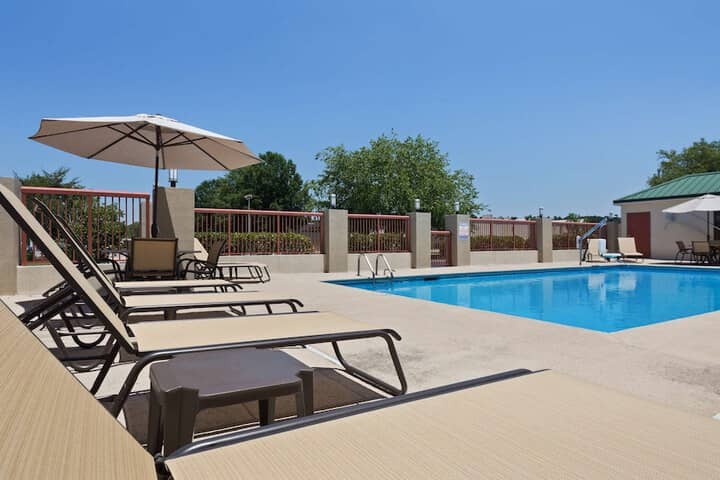 Pool 19 of 21